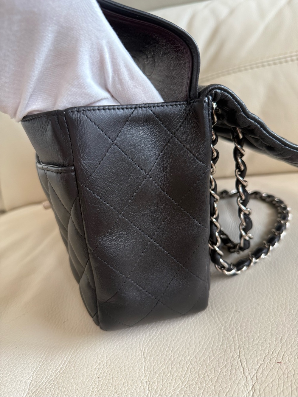 Chanel Classic Double Flap Jumbo Bag in Black Quilted Lambskin - Picture 16 of 16